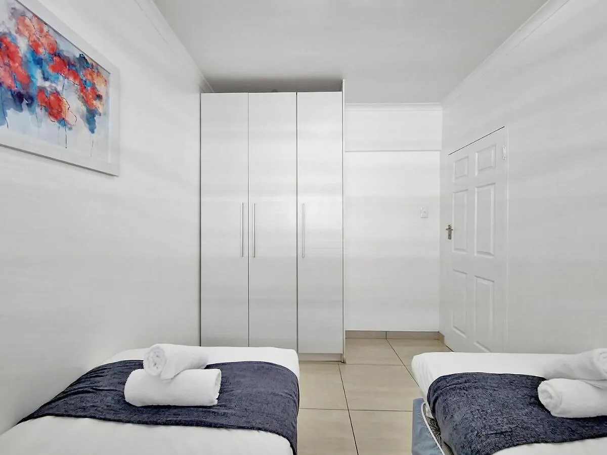 Apartment Central, Secure, Good Wifi- With Parking Cape Town