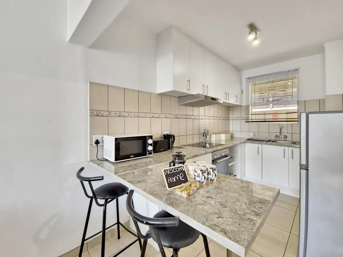 Apartment Central, Secure, Good Wifi- With Parking Cape Town South Africa
