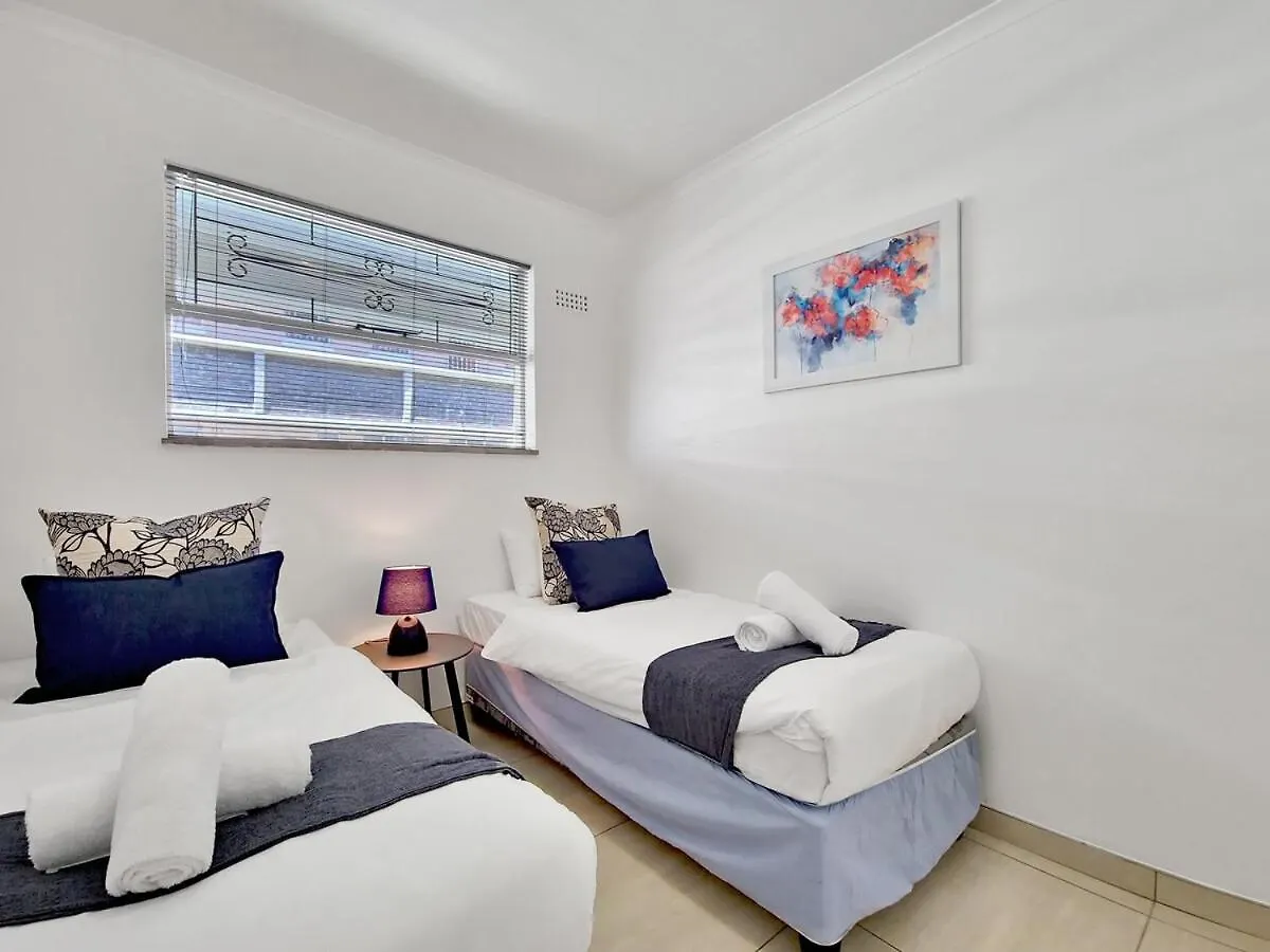 Apartment Central, Secure, Good Wifi- With Parking Cape Town