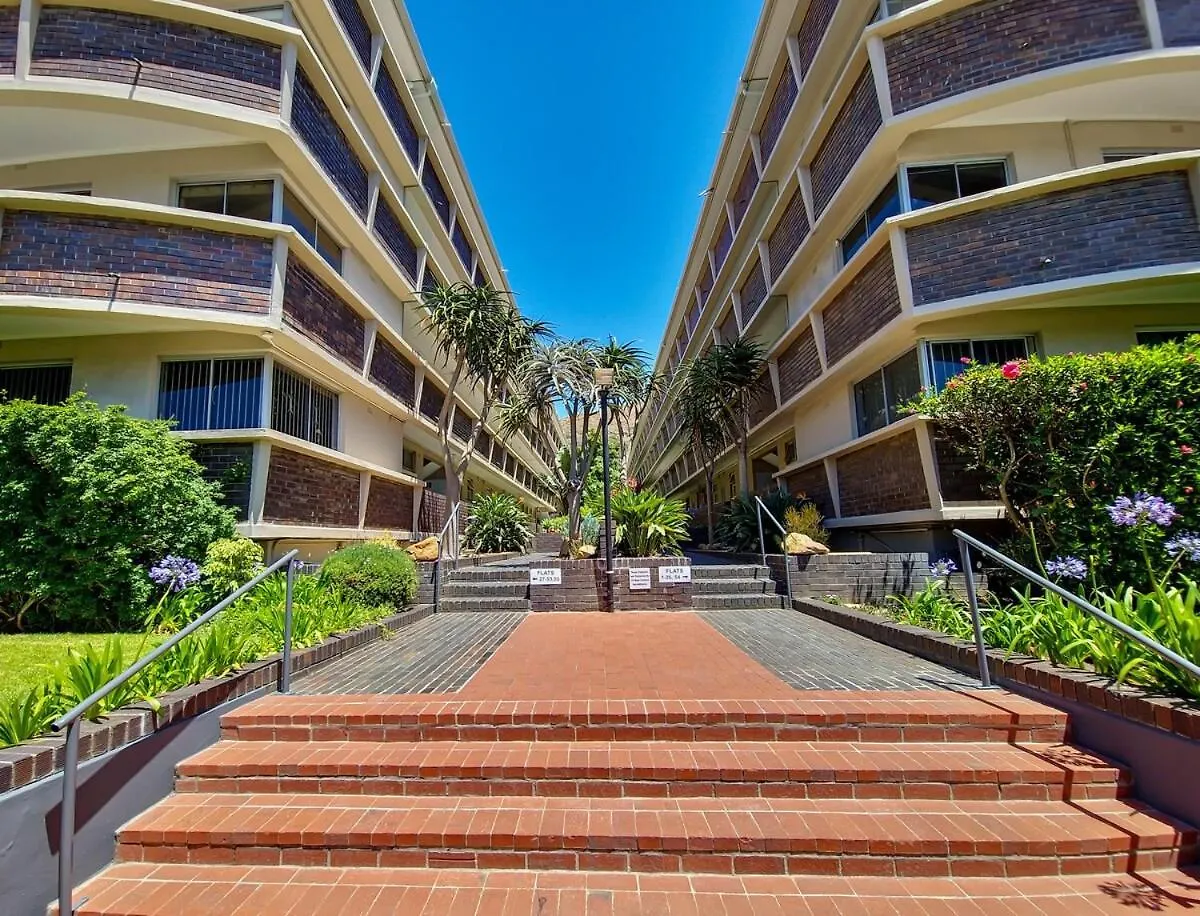 Apartment Central, Secure, Good Wifi- With Parking Cape Town
