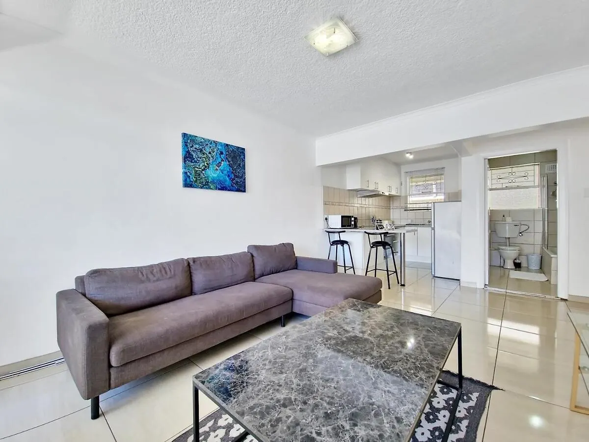 Central, Secure, Good Wifi- With Parking Ciudad del Cabo Apartamento