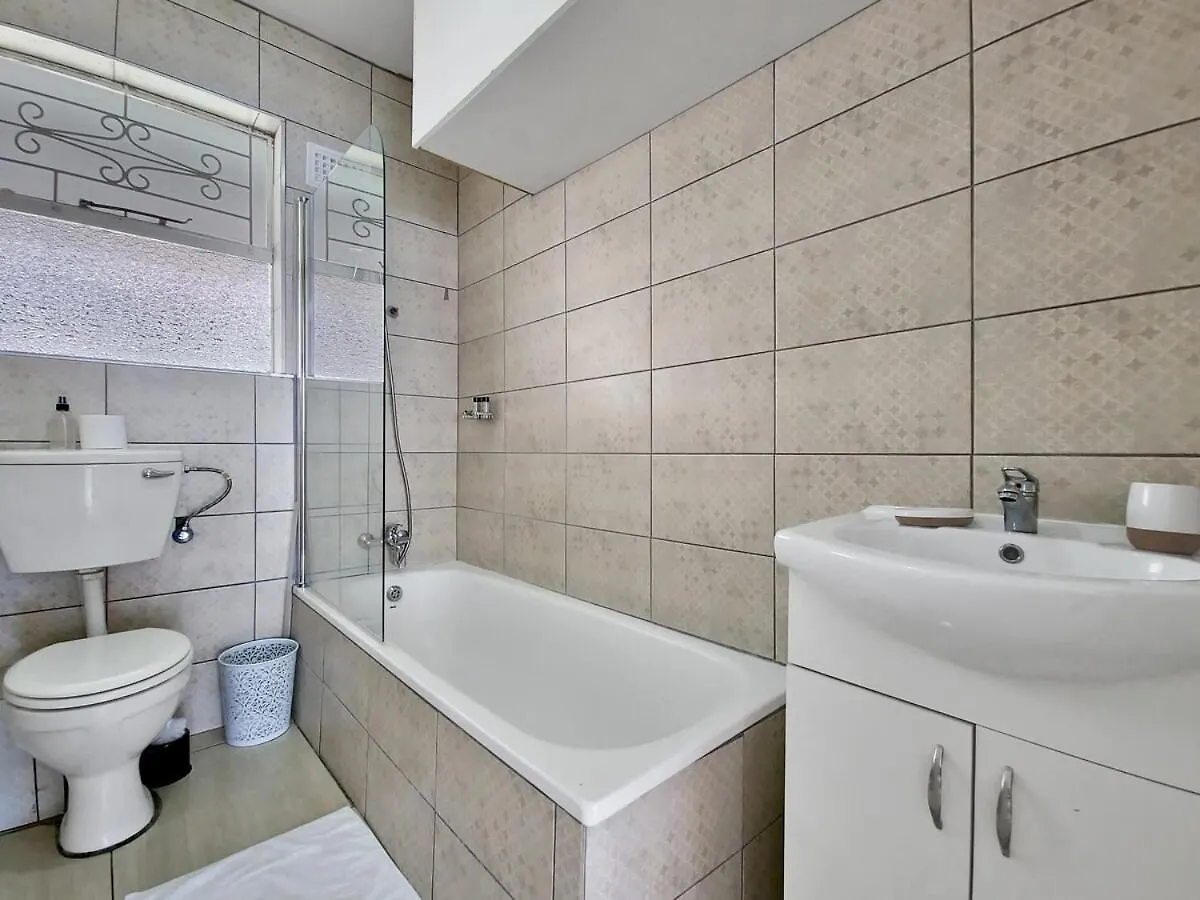 Central, Secure, Good Wifi- With Parking Cape Town