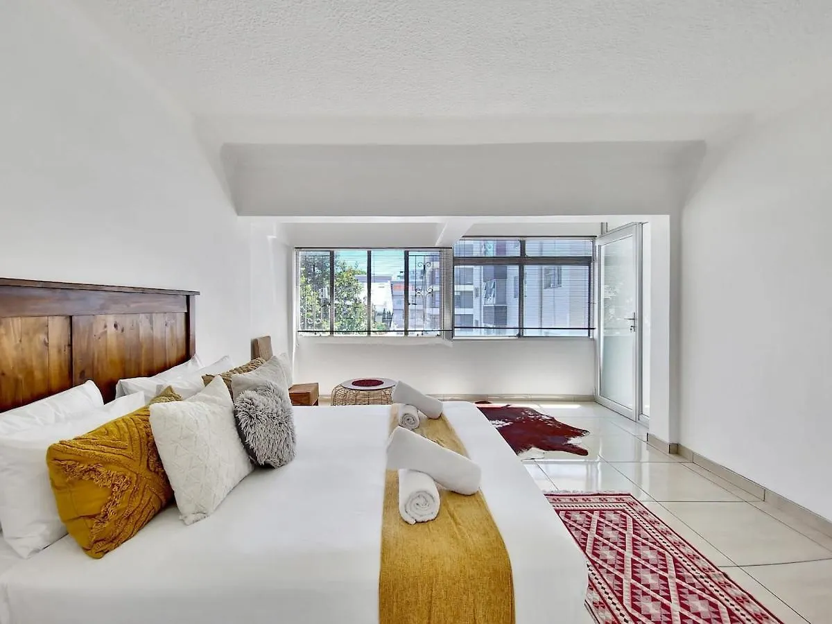 Central, Secure, Good Wifi- With Parking Ciudad del Cabo