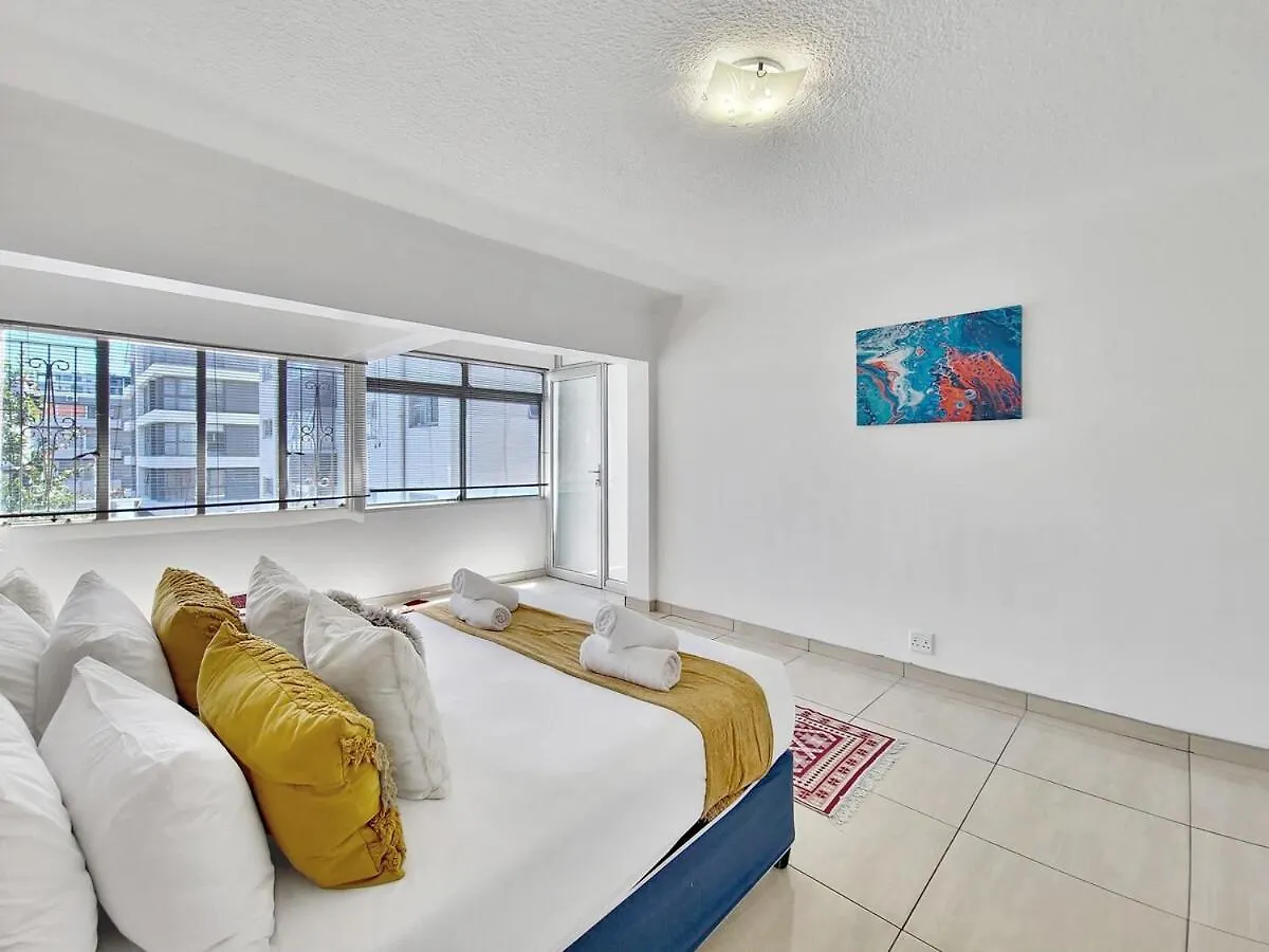 Central, Secure, Good Wifi- With Parking Cape Town