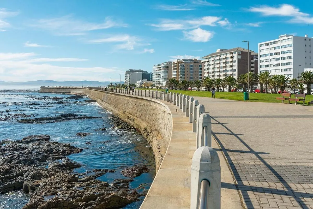 Central, Secure, Good Wifi- With Parking Cape Town